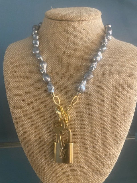 Gripoix Glass pearl Lock Necklace